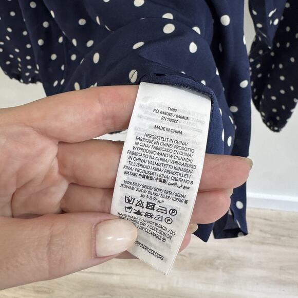 Boden Navy White Polka Dot V Neck 100% Silk Blouse Size 6 CP - Picture 3 of 4